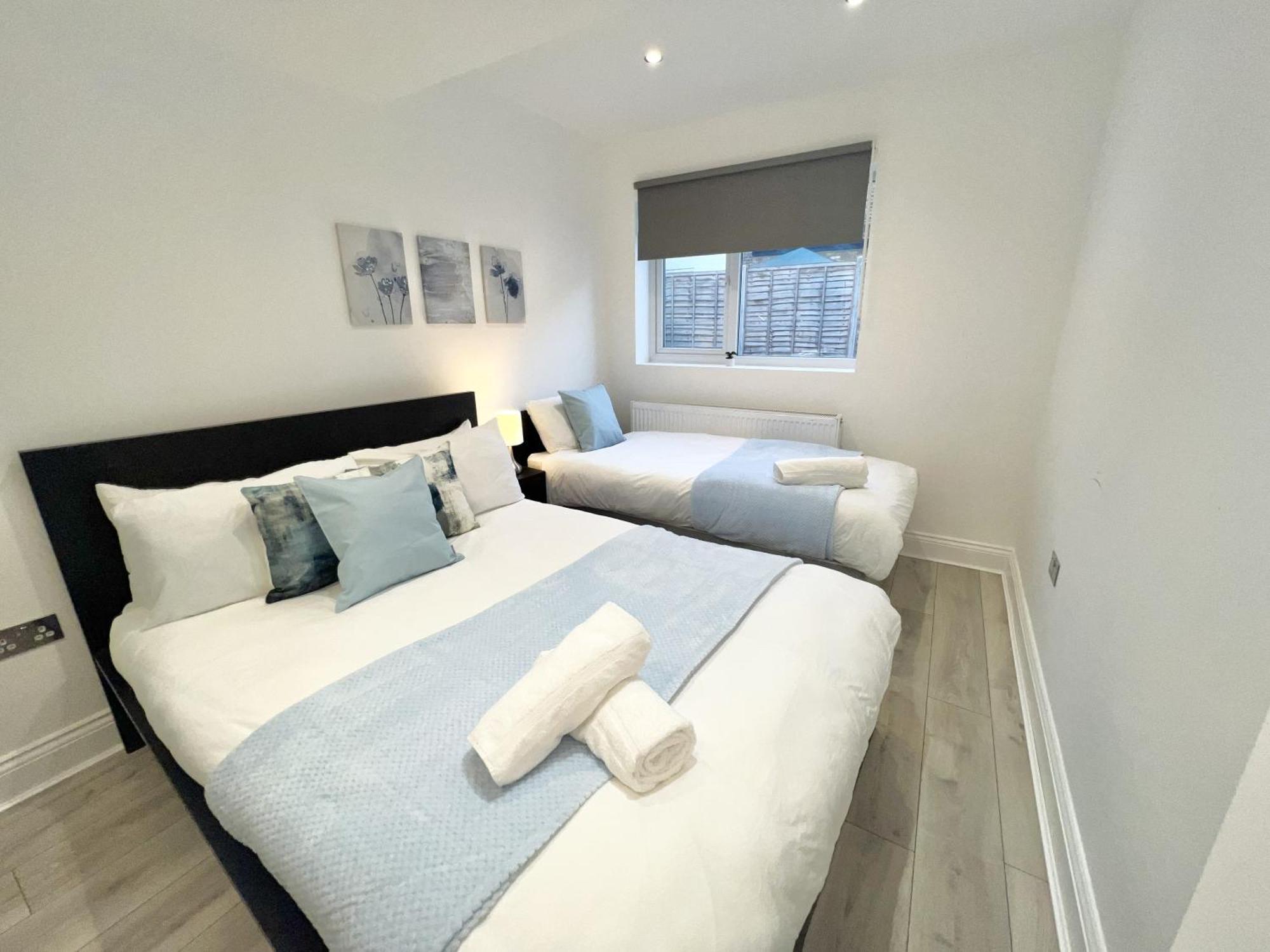 Charming 3-Bed Flat In Shepherds Bush - Sleeps 9 Лондон Екстериор снимка