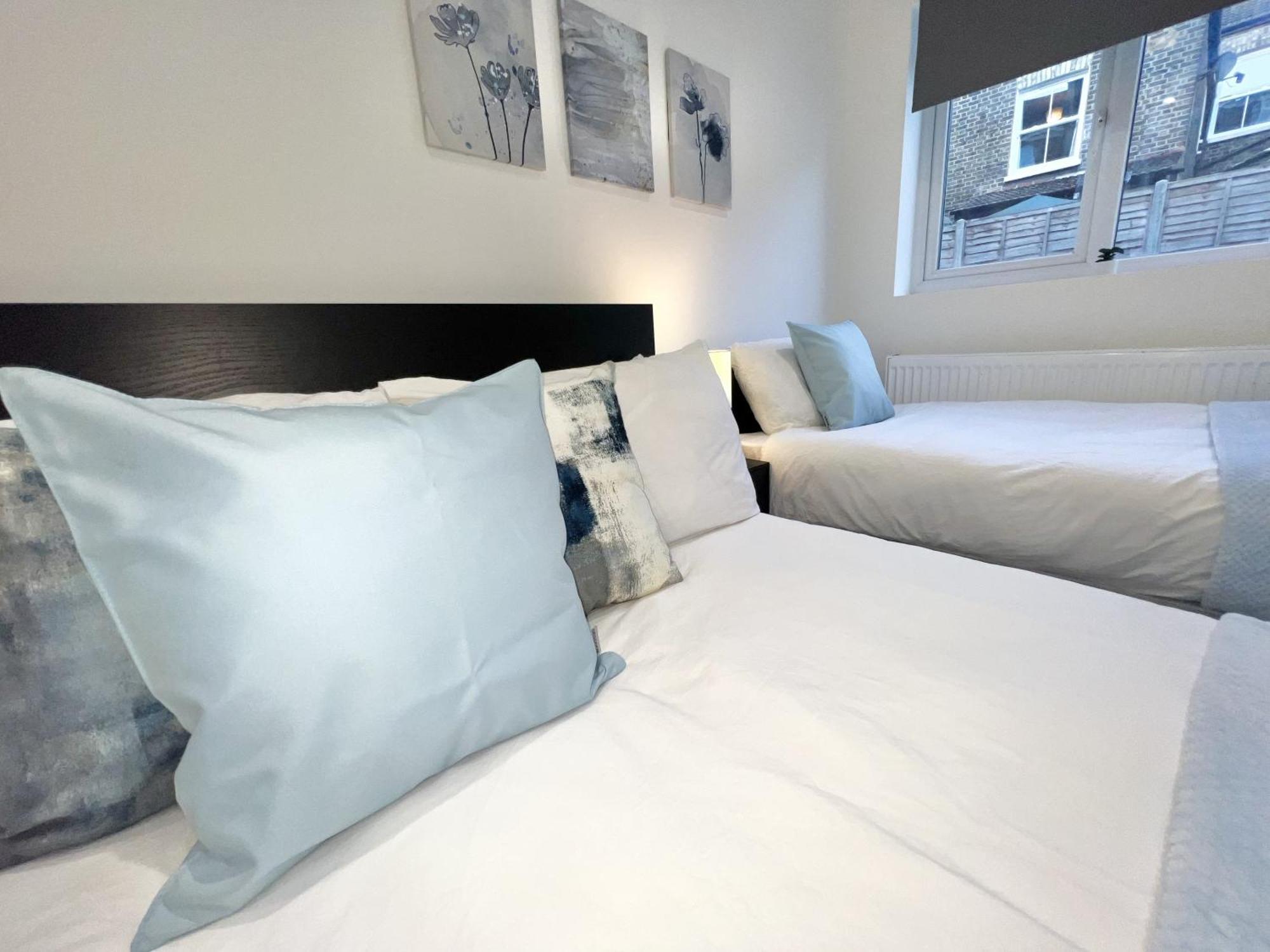 Charming 3-Bed Flat In Shepherds Bush - Sleeps 9 Лондон Екстериор снимка