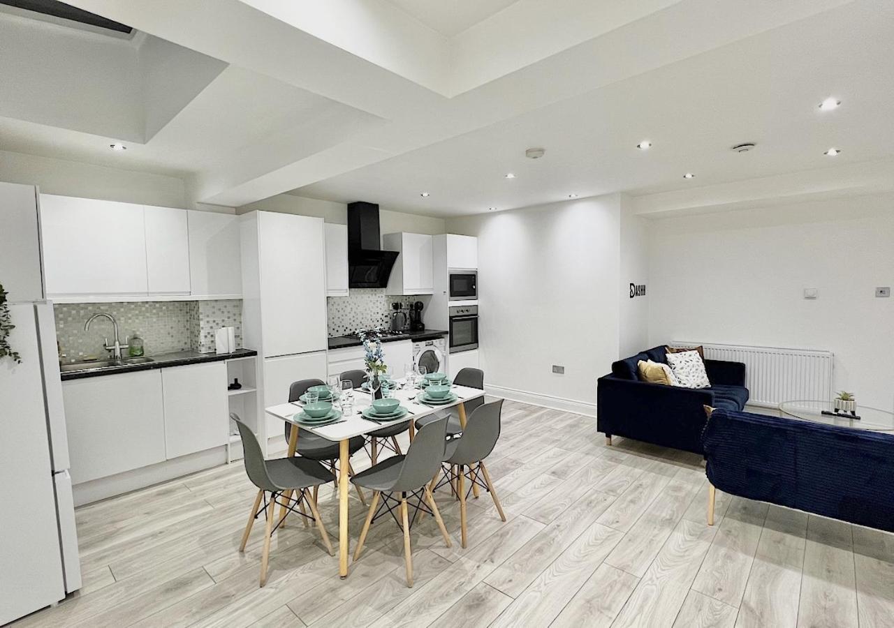 Charming 3-Bed Flat In Shepherds Bush - Sleeps 9 Лондон Екстериор снимка