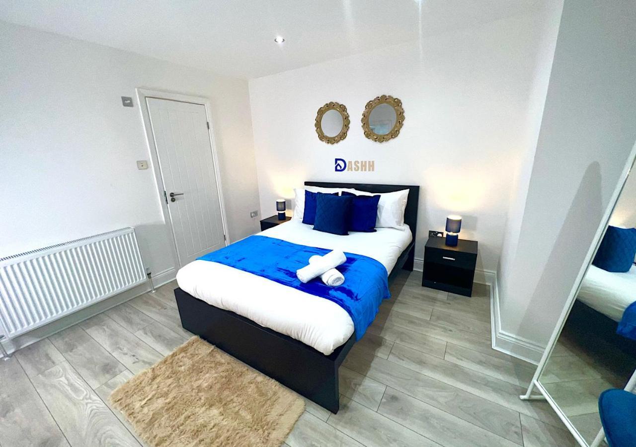 Charming 3-Bed Flat In Shepherds Bush - Sleeps 9 Лондон Екстериор снимка
